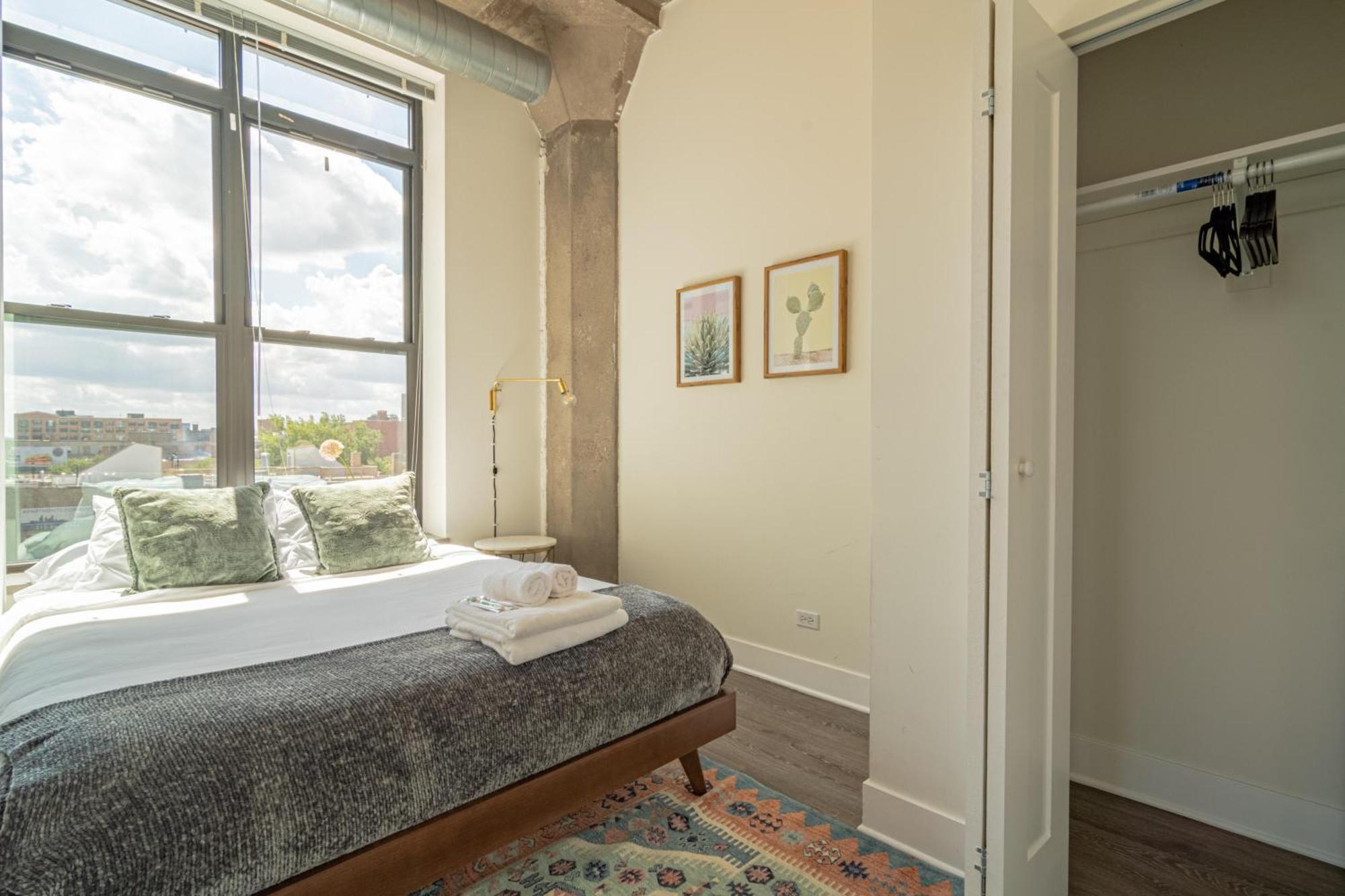 Bright 2Br Luxury Corner Suite With Optional Parking Sleeps 6 Guests Near Mccormick Place And Soldier Field Chicago Exterior photo